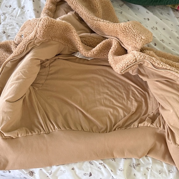 LIKE NEW ALO Foxy Sherpa Jacket, Camel, size M - Picture 10 of 10